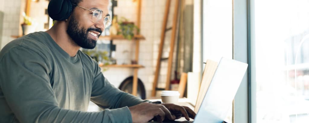 Photo of freelancer working from coffee shop