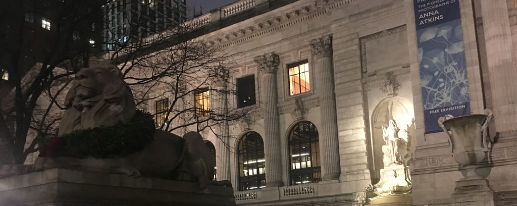 Photo of Main New York Public Library at night